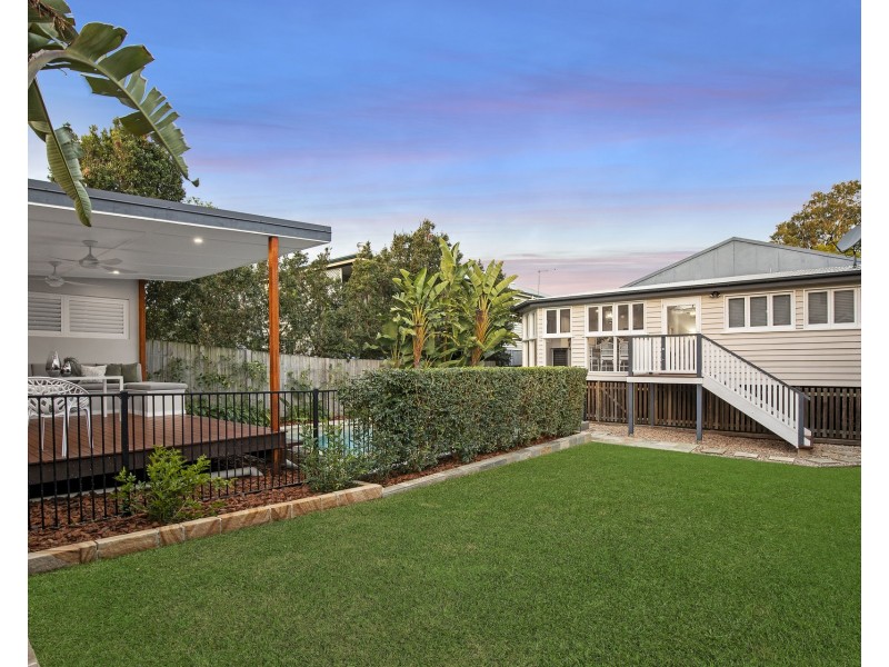 8 Owen Street, Wooloowin QLD 4030