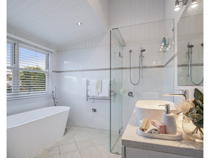 33 Kent Road, Wooloowin QLD 4030