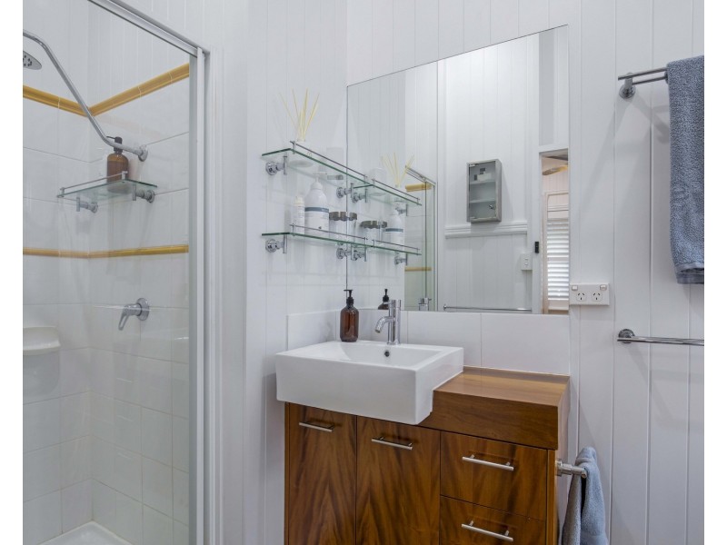 24 Oxenham Street, Nundah QLD 4012