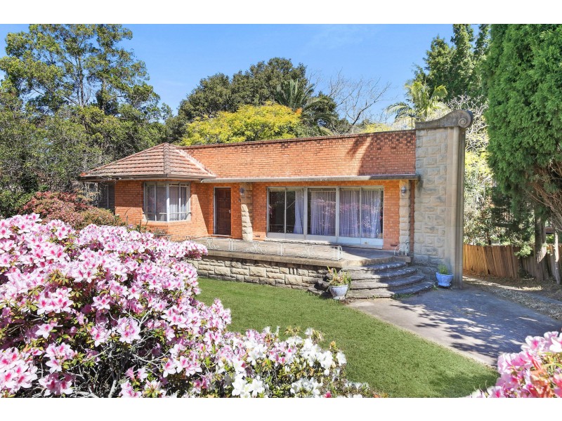 22 Sugarloaf Crescent, Castlecrag NSW 2068