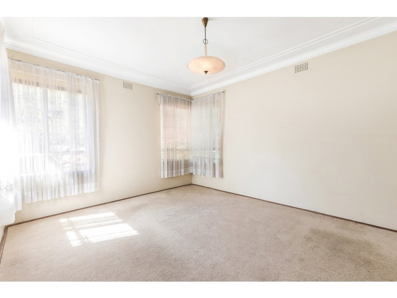 22 Sugarloaf Crescent, Castlecrag NSW 2068