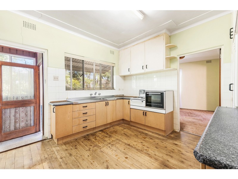 22 Sugarloaf Crescent, Castlecrag NSW 2068