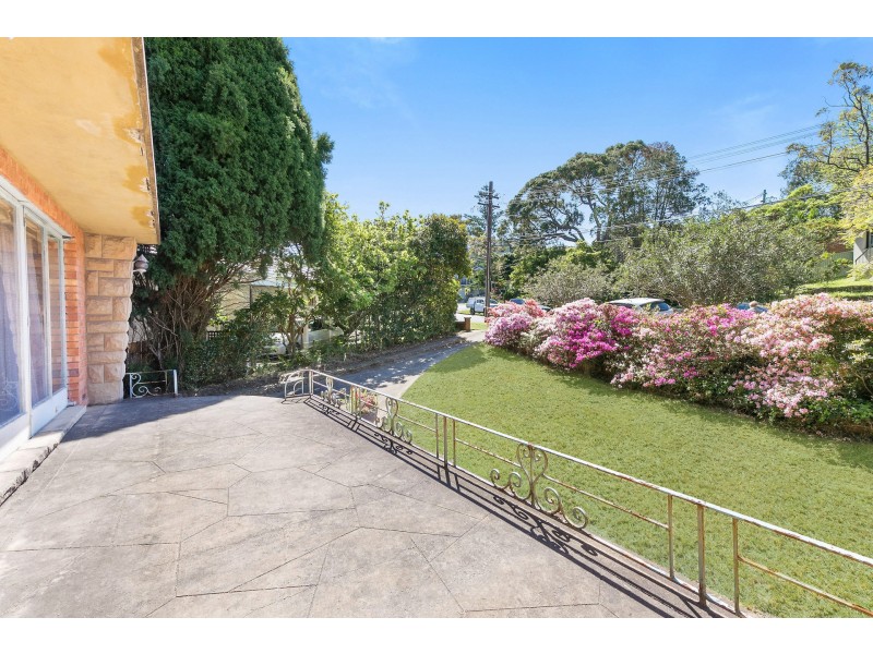 22 Sugarloaf Crescent, Castlecrag NSW 2068