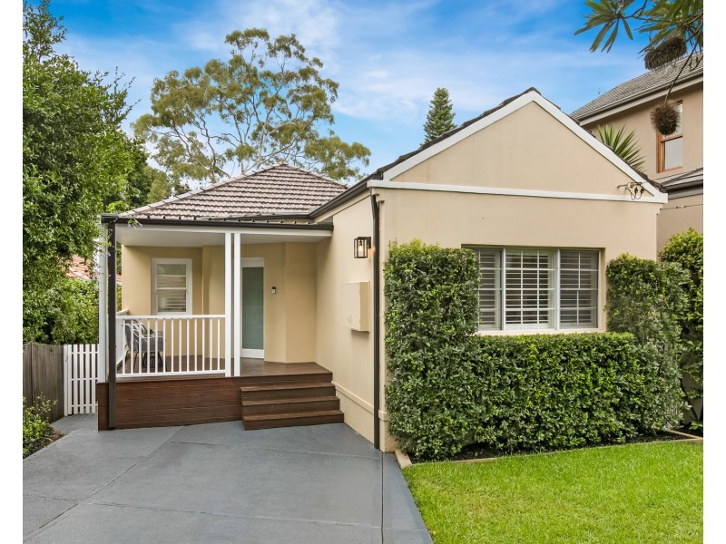 18 Sugarloaf Crescent, Castlecrag NSW 2068
