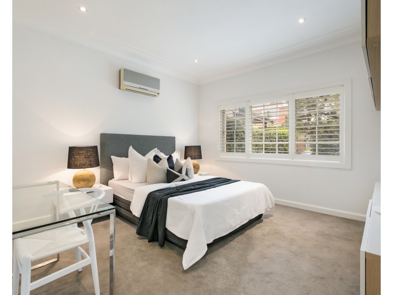 18 Sugarloaf Crescent, Castlecrag NSW 2068