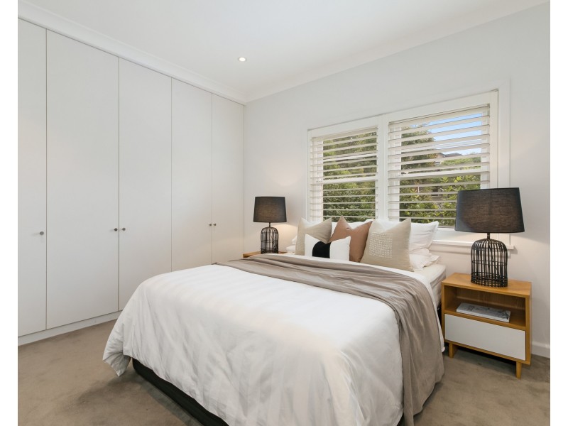 18 Sugarloaf Crescent, Castlecrag NSW 2068