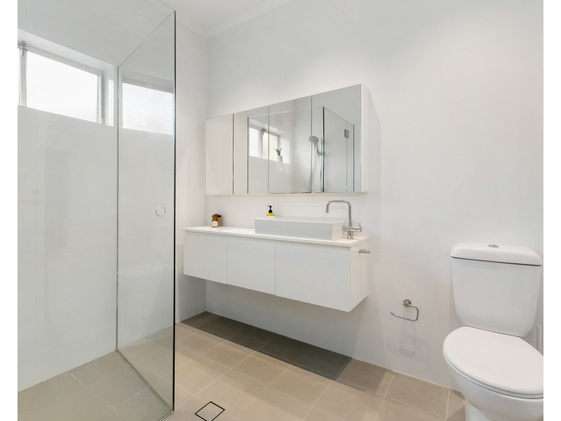 18 Sugarloaf Crescent, Castlecrag NSW 2068