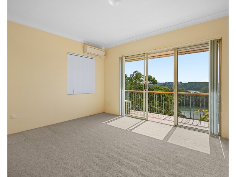 76 Moons Avenue, Lugarno NSW 2210