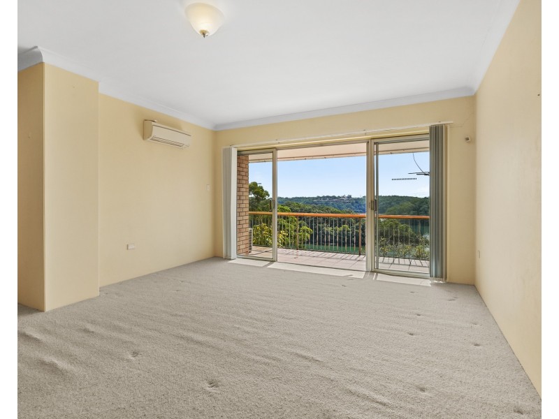 76 Moons Avenue, Lugarno NSW 2210