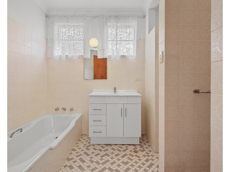 76 Moons Avenue, Lugarno NSW 2210