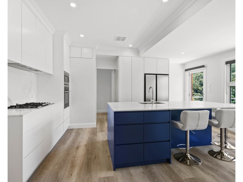 104 Sugarloaf Crescent, Castlecrag NSW 2068