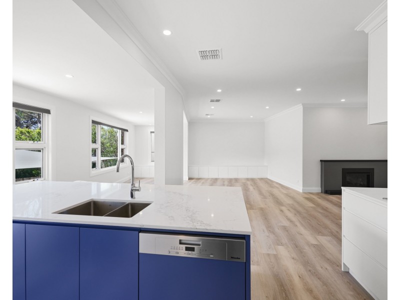 104 Sugarloaf Crescent, Castlecrag NSW 2068