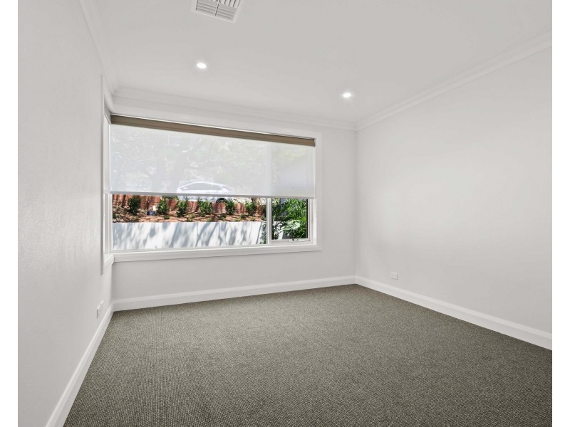 104 Sugarloaf Crescent, Castlecrag NSW 2068