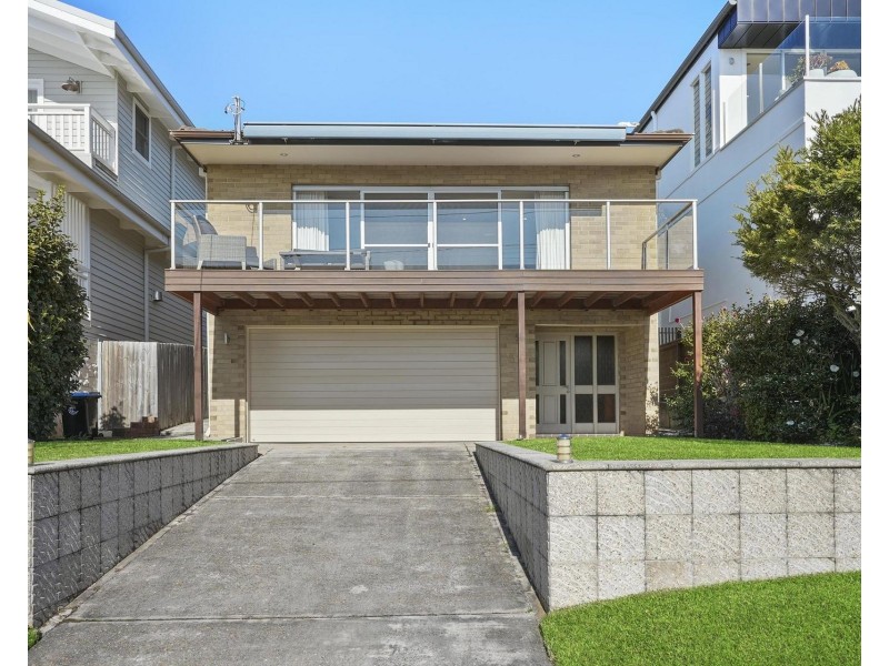 16 Curl Curl Parade, Curl Curl NSW 2096