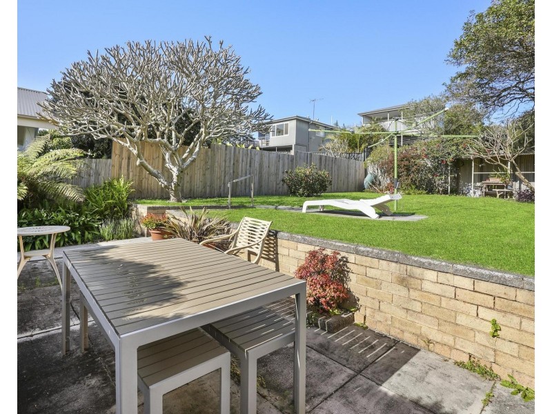 16 Curl Curl Parade, Curl Curl NSW 2096