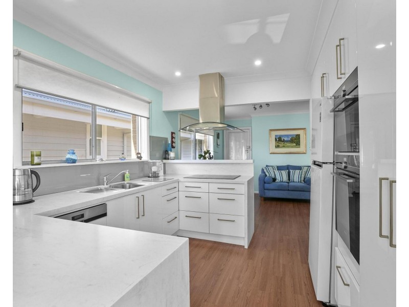 16 Curl Curl Parade, Curl Curl NSW 2096