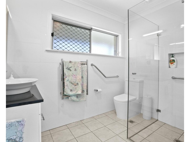 16 Curl Curl Parade, Curl Curl NSW 2096