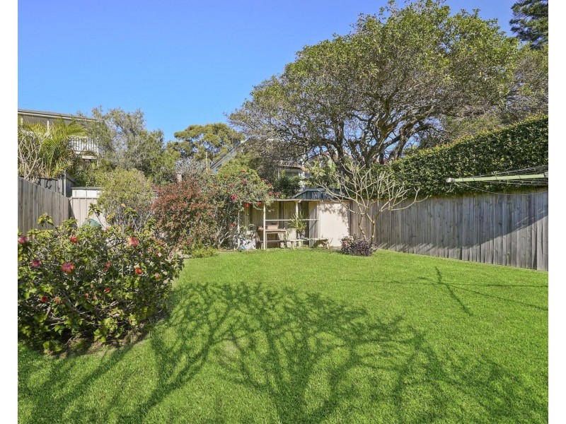 16 Curl Curl Parade, Curl Curl NSW 2096