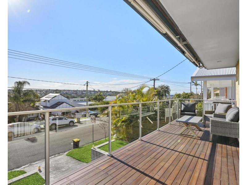 16 Curl Curl Parade, Curl Curl NSW 2096