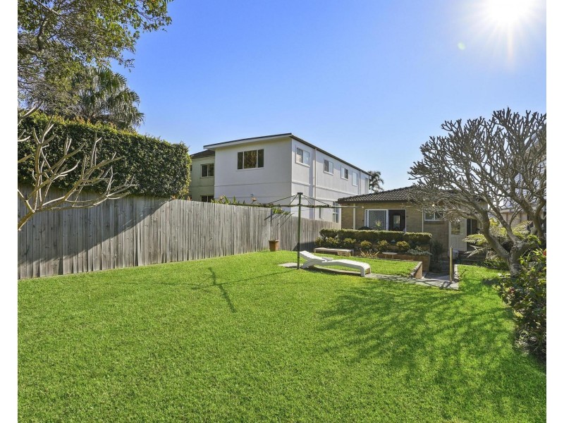 16 Curl Curl Parade, Curl Curl NSW 2096