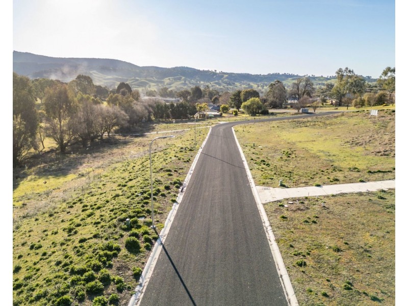 3&4 Fairway Drive, Tumut NSW 2720