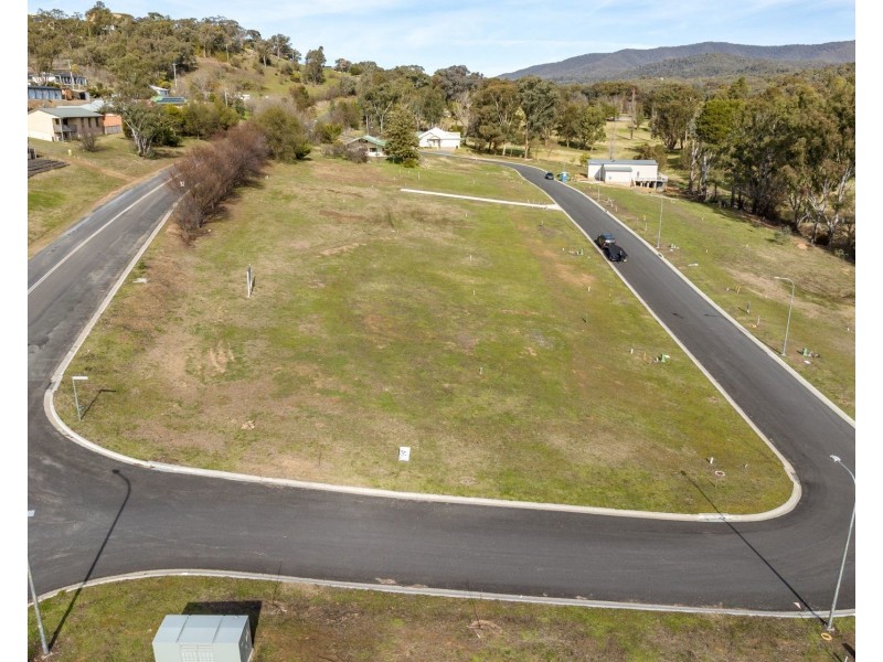 3&4 Fairway Drive, Tumut NSW 2720