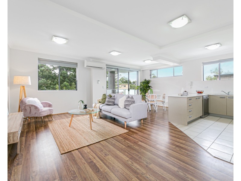 8/74 Hampton Court Road, Carlton NSW 2218