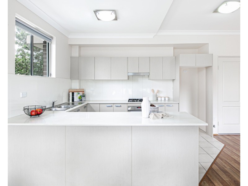 8/74 Hampton Court Road, Carlton NSW 2218