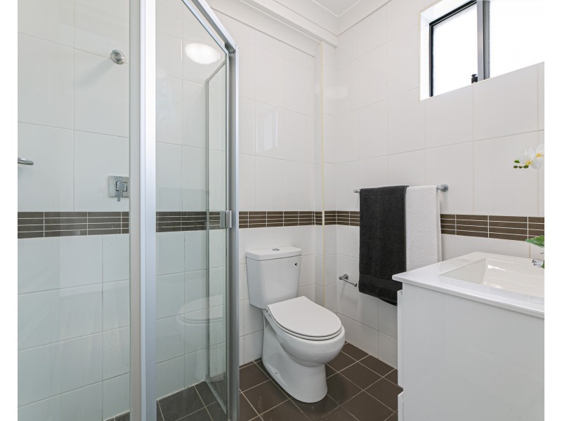 8/74 Hampton Court Road, Carlton NSW 2218