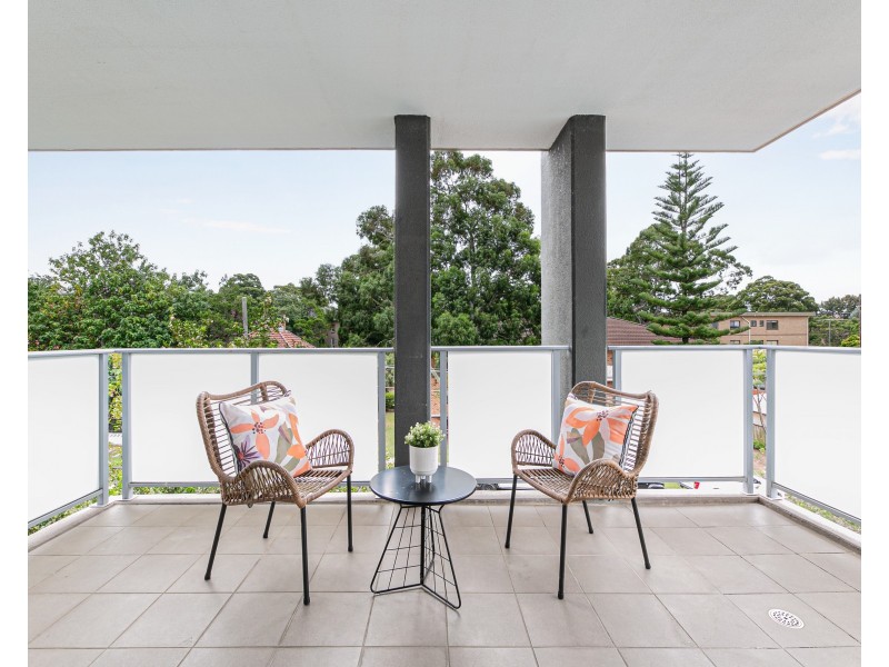 8/74 Hampton Court Road, Carlton NSW 2218