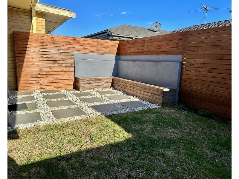 2/13 Woodbine Grove, Chelsea VIC 3196