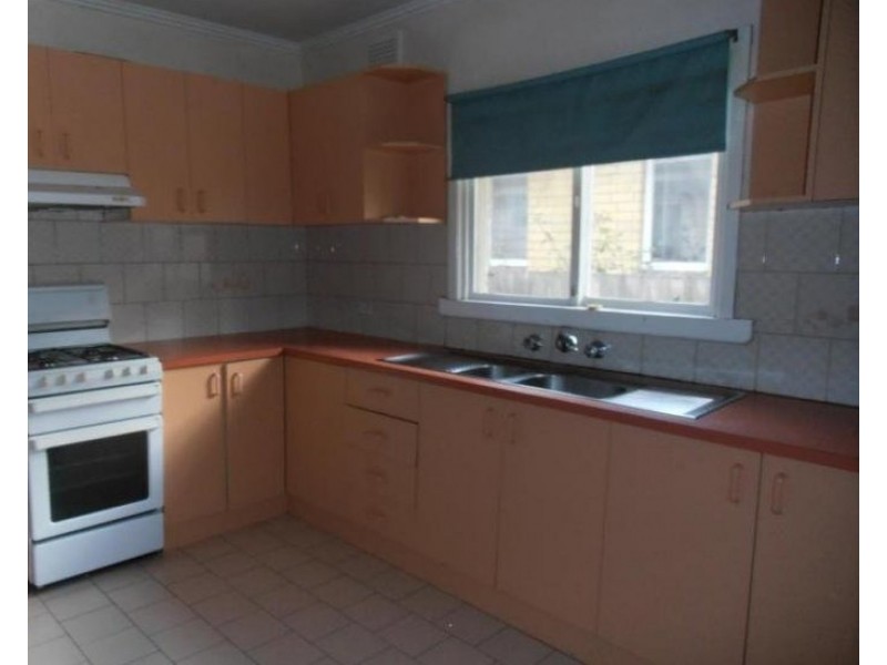 27 Thomas Street, Clayton VIC 3168