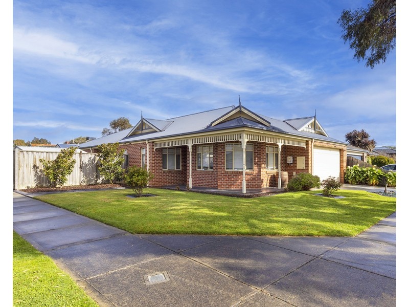 13 Stonehaven Avenue, Cranbourne VIC 3977