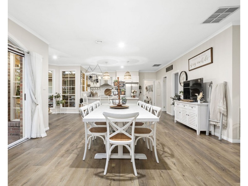 11 Woolmer Court, Frankston South VIC 3199