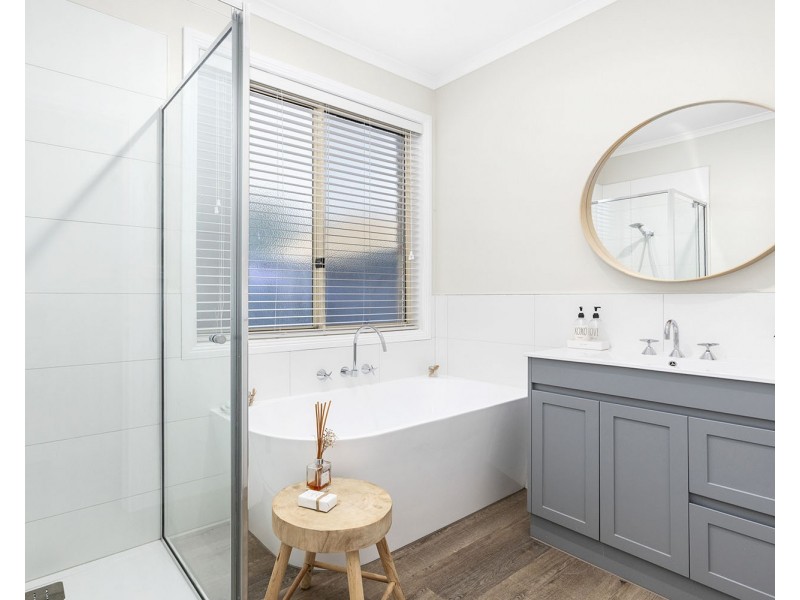 11 Woolmer Court, Frankston South VIC 3199