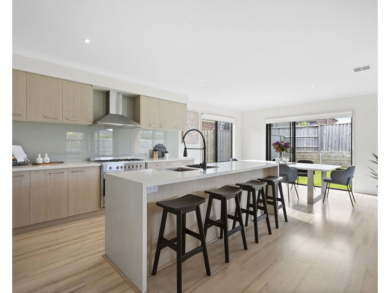 13 Goodenia Loop, Cranbourne West VIC 3977