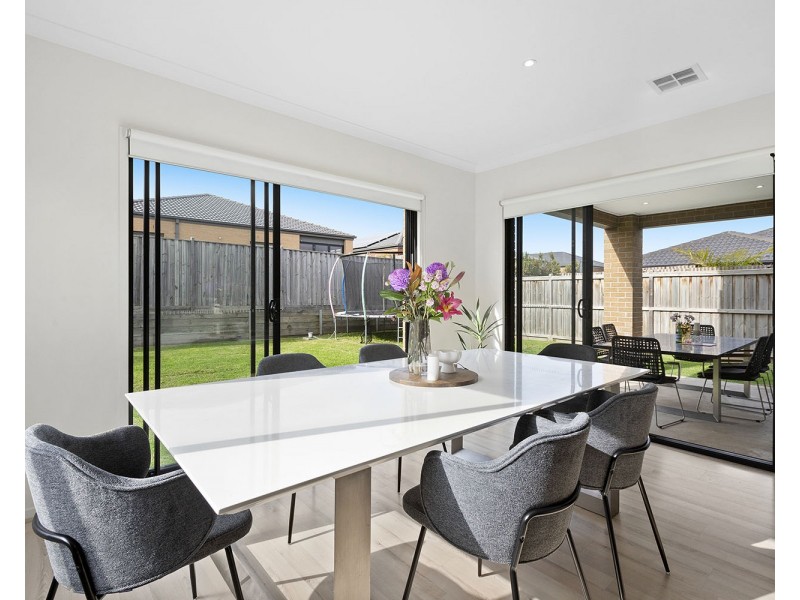 13 Goodenia Loop, Cranbourne West VIC 3977