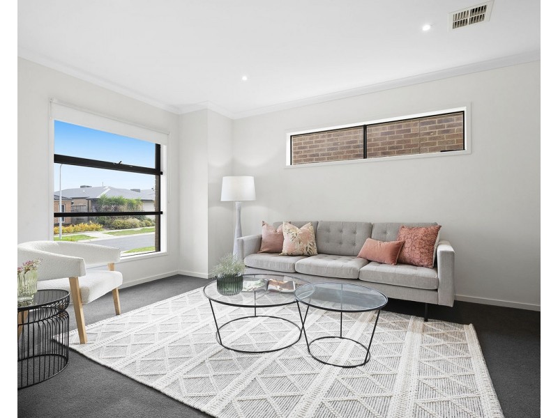 13 Goodenia Loop, Cranbourne West VIC 3977
