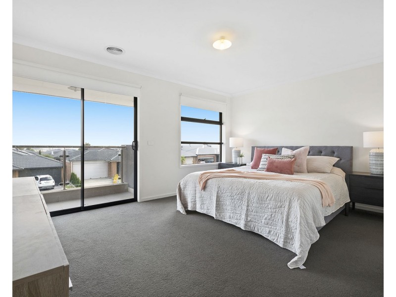 13 Goodenia Loop, Cranbourne West VIC 3977
