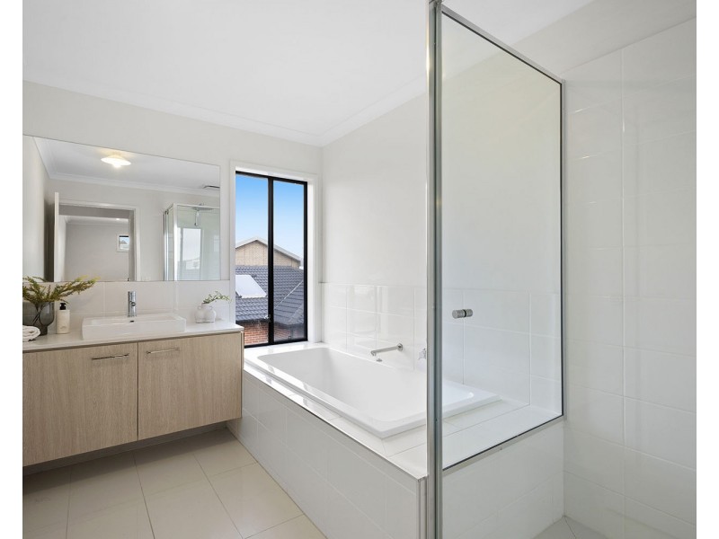 13 Goodenia Loop, Cranbourne West VIC 3977