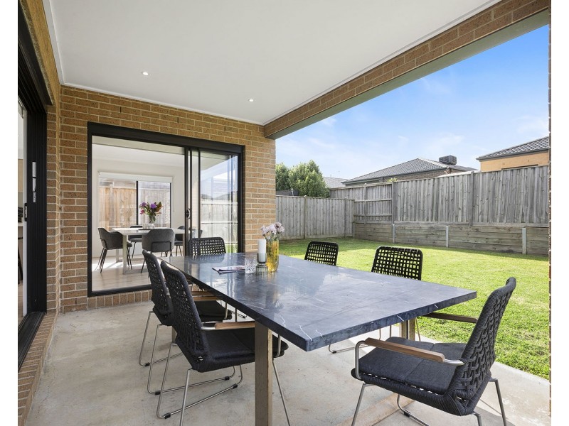 13 Goodenia Loop, Cranbourne West VIC 3977