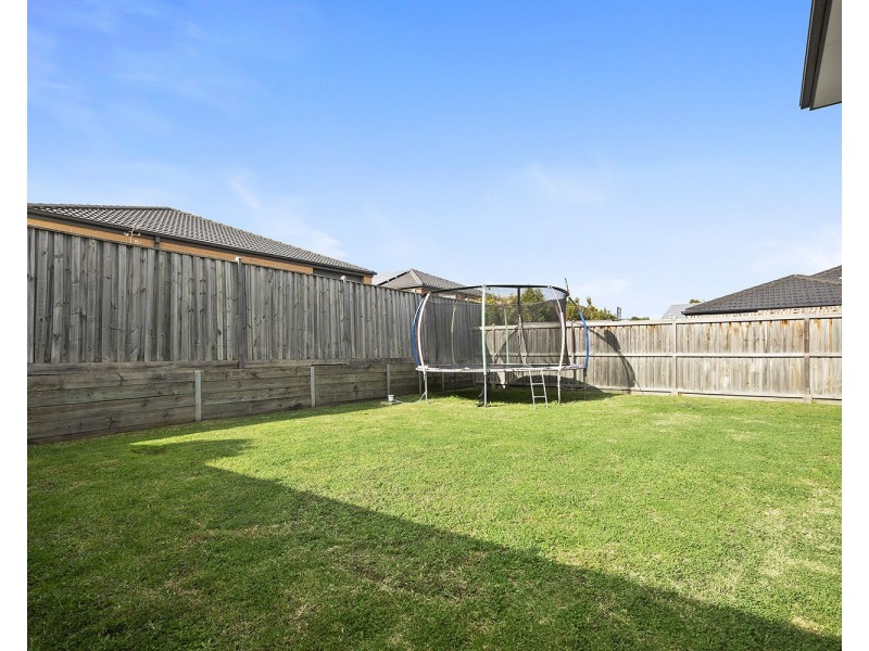 13 Goodenia Loop, Cranbourne West VIC 3977