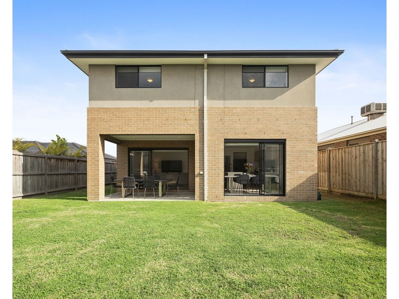 13 Goodenia Loop, Cranbourne West VIC 3977