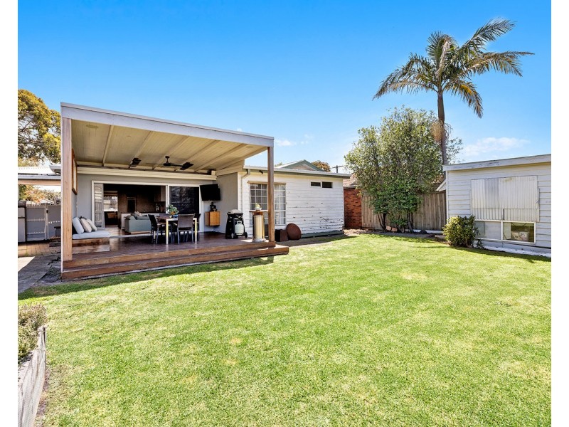 16 Royal Road, Bonbeach VIC 3196
