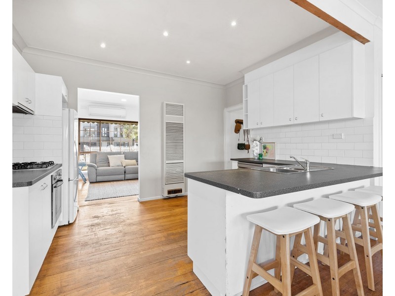 16 Royal Road, Bonbeach VIC 3196