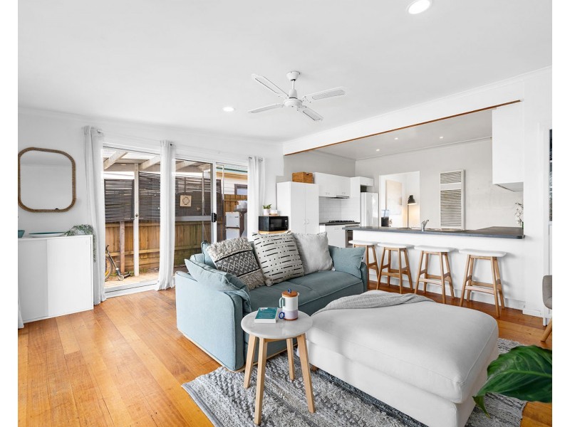 16 Royal Road, Bonbeach VIC 3196