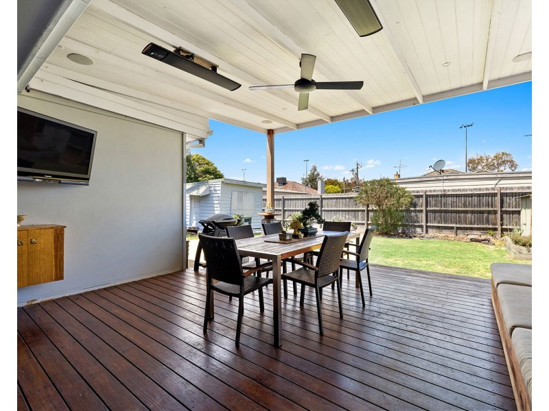 16 Royal Road, Bonbeach VIC 3196
