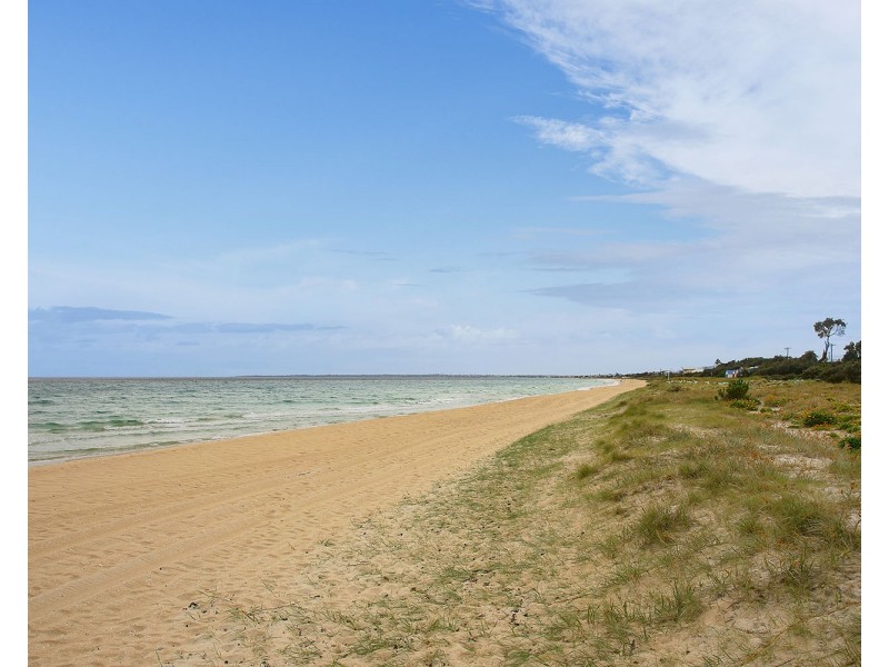 16 Royal Road, Bonbeach VIC 3196