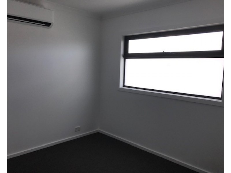 2/34 Cooke Avenue, Sunshine VIC 3020