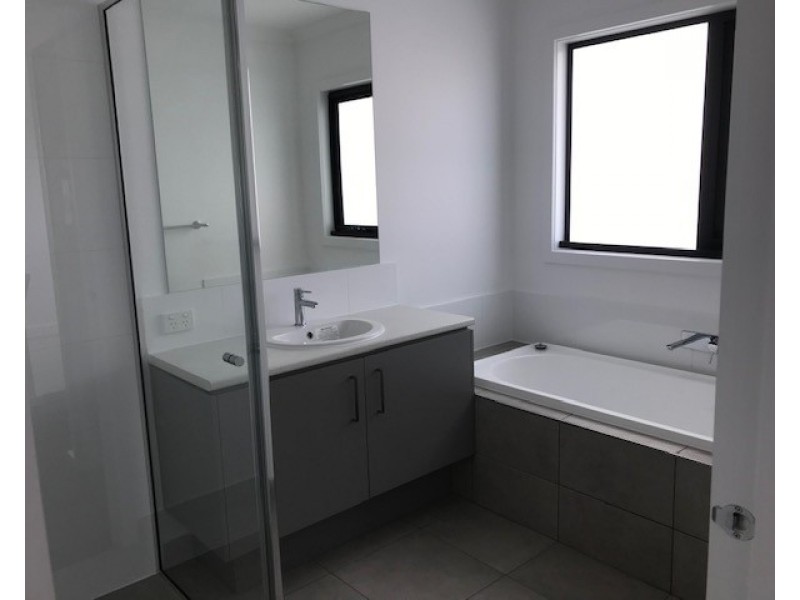 2/34 Cooke Avenue, Sunshine VIC 3020